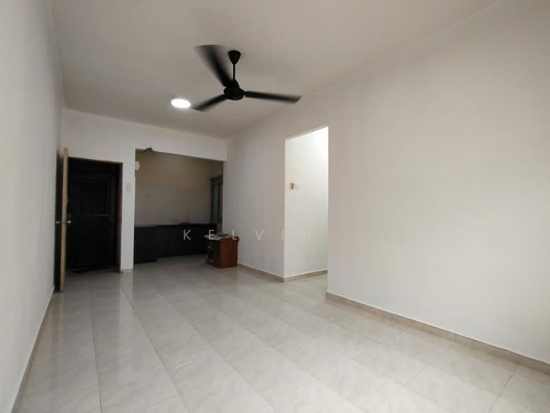 Rumah Flat untuk Dijual di Flat Bukit Indah - Kelvin . - Living Room - PropertyGuru.com.my