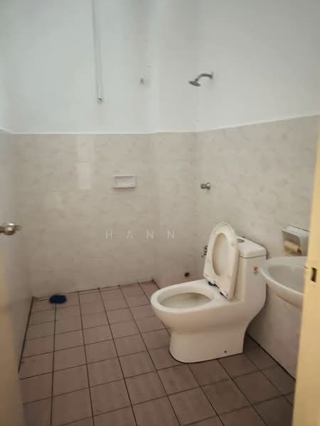 2-storey Terraced House for Rent in Bandar Puchong Utama (Puchong) - Hann . - Bathroom - PropertyGuru.com.my