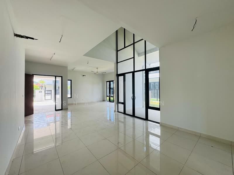 Semi-Detached House for Sale in Bukit Bandaraya (Shah Alam) - Nahathir Shahabudin - Living Room - PropertyGuru.com.my