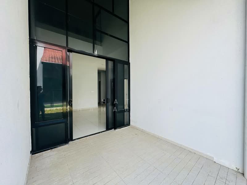 Semi-Detached House for Sale in Bukit Bandaraya (Shah Alam) - Nahathir Shahabudin - Entrance - PropertyGuru.com.my