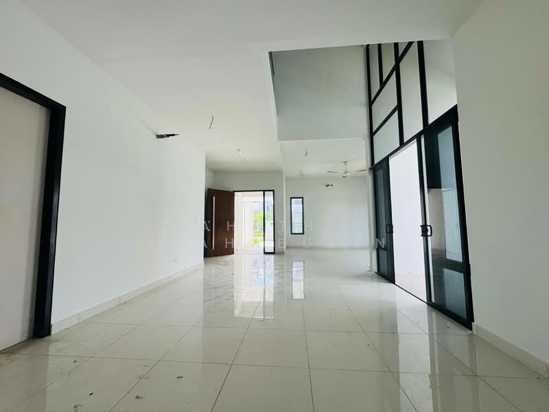 Semi-Detached House for Sale in Bukit Bandaraya (Shah Alam) - Nahathir Shahabudin - Living Room - PropertyGuru.com.my
