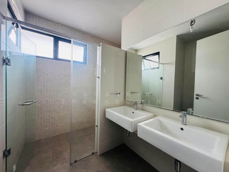 Semi-Detached House for Sale in Bukit Bandaraya (Shah Alam) - Nahathir Shahabudin - Bathroom - PropertyGuru.com.my