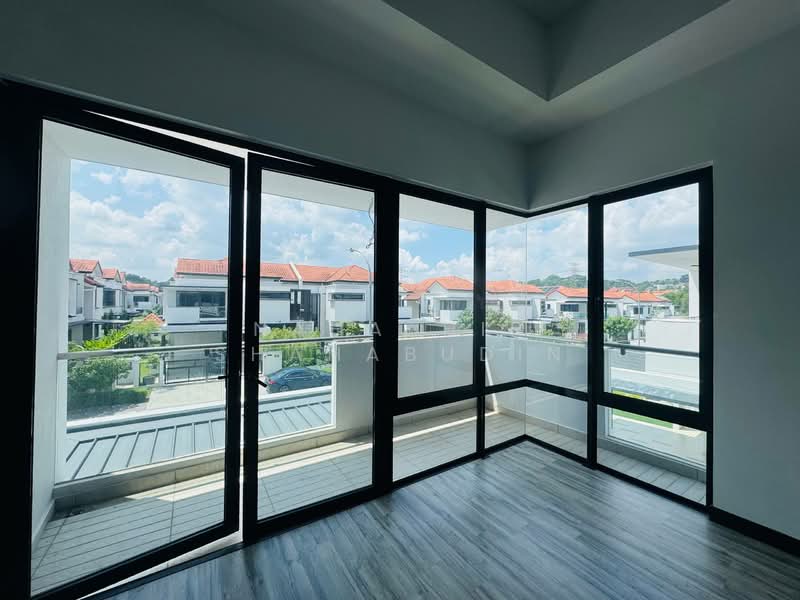 Semi-Detached House for Sale in Bukit Bandaraya (Shah Alam) - Nahathir Shahabudin - Balcony - PropertyGuru.com.my