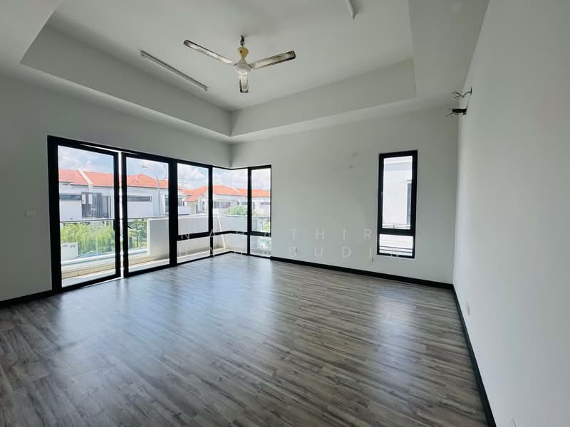 Semi-Detached House for Sale in Bukit Bandaraya (Shah Alam) - Nahathir Shahabudin - Living Room - PropertyGuru.com.my
