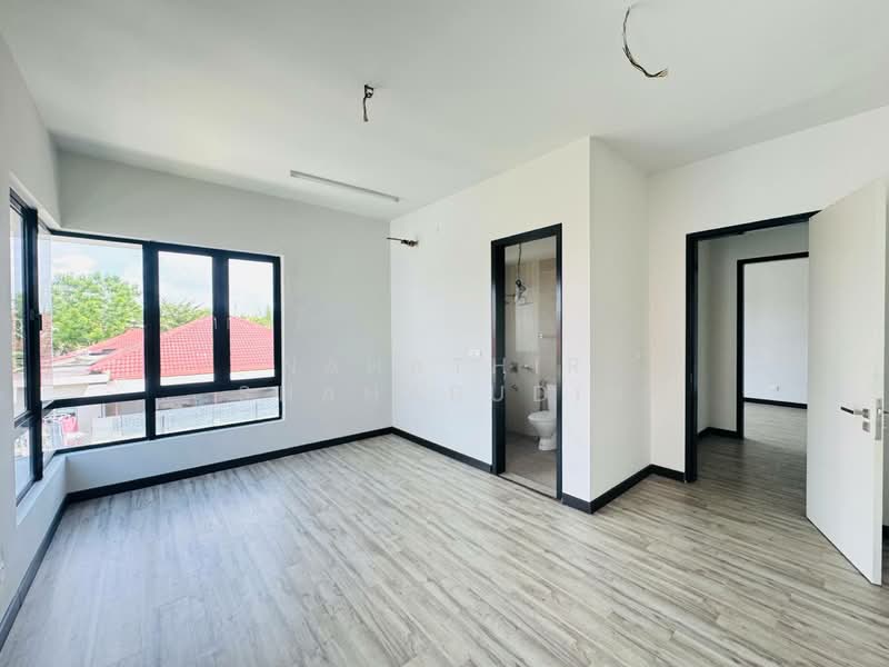 Semi-Detached House for Sale in Bukit Bandaraya (Shah Alam) - Nahathir Shahabudin - PropertyGuru.com.my