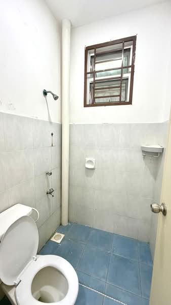 1.5-storey Terraced House for Sale in Taman Pelangi Indah (Ulu Tiram) - Fion Choo - Bathroom - PropertyGuru.com.my