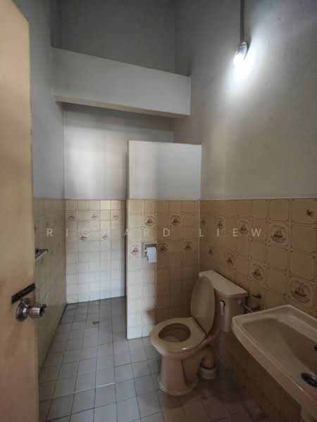 Rumah Teres 2 Tingkat untuk Dijual di Taman Mayang Jaya (Petaling Jaya) - Richard Liew - Bathroom - PropertyGuru.com.my