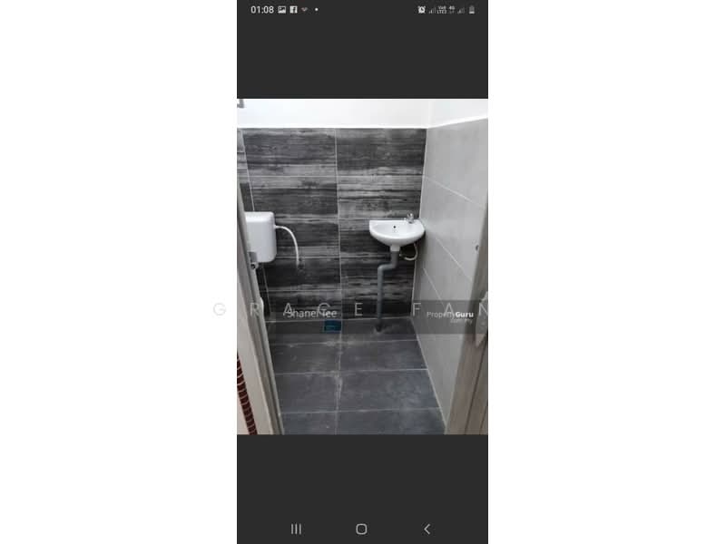 Rumah Teres untuk Disewa di Taman Kluang Barat (Kluang) - Grace Fan - Bathroom - PropertyGuru.com.my