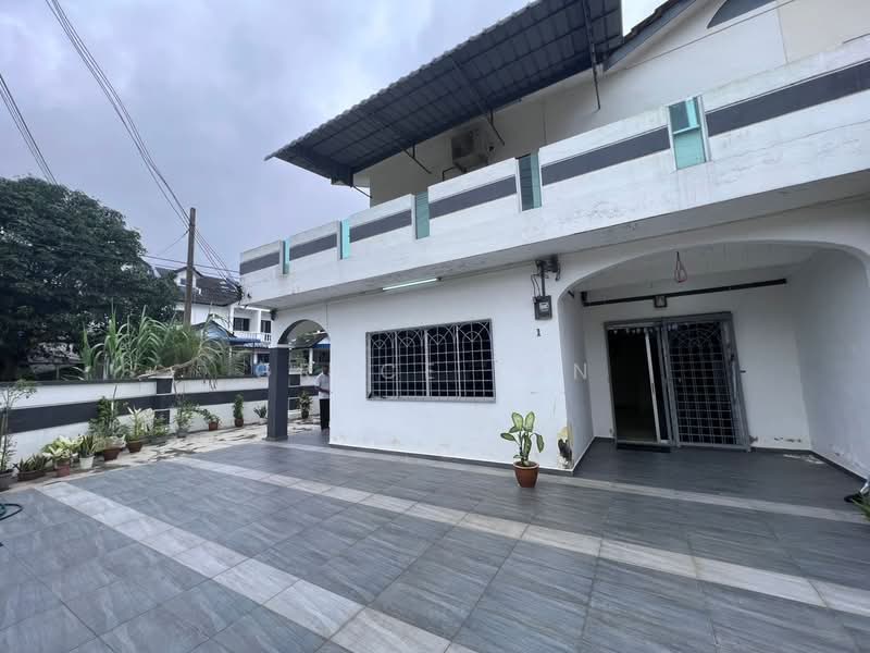 Rumah Teres untuk Disewa di Taman Kluang Barat (Kluang) - Grace Fan - Exterior - PropertyGuru.com.my