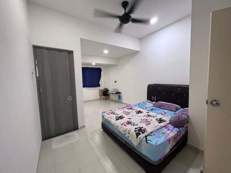 Rumah Teres untuk Disewa di Taman Kluang Barat (Kluang) - Grace Fan - Bedroom - PropertyGuru.com.my