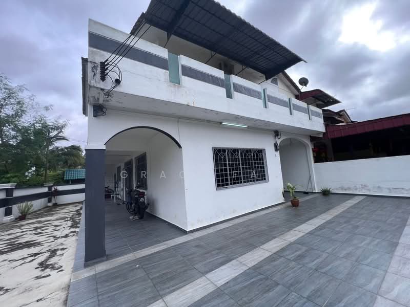 Rumah Teres untuk Disewa di Taman Kluang Barat (Kluang) - Grace Fan - Exterior - PropertyGuru.com.my