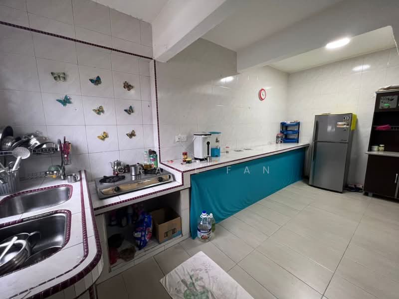 Rumah Teres untuk Disewa di Taman Kluang Barat (Kluang) - Grace Fan - Kitchen - PropertyGuru.com.my