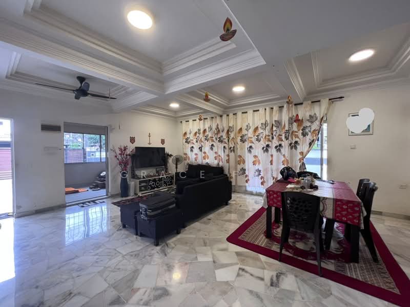 Rumah Teres untuk Disewa di Taman Kluang Barat (Kluang) - Grace Fan - Living Room - PropertyGuru.com.my