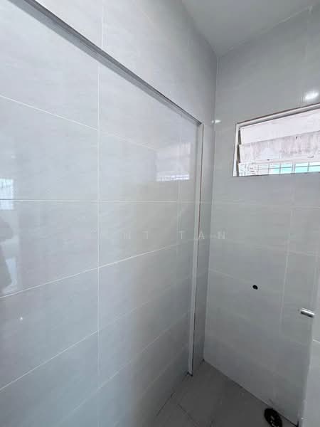 Flat for Sale at Flat Taman Rinting - Kent Tan - Bathroom - PropertyGuru.com.my