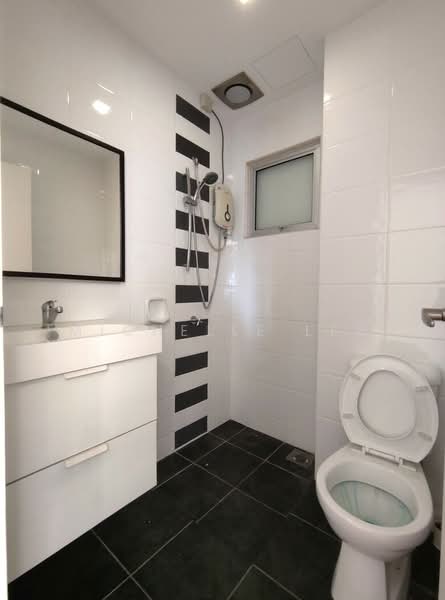 Kondominium untuk Dijual di Lagoon Suites - Michelle Lee - Bathroom - PropertyGuru.com.my
