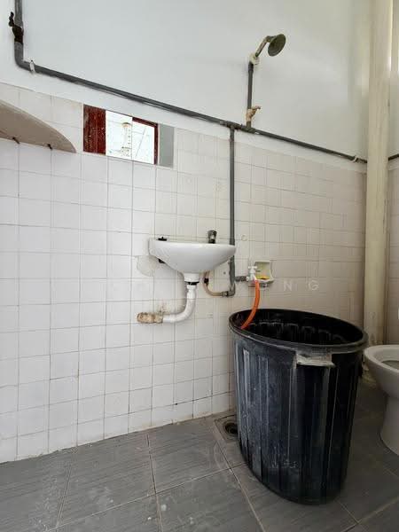 Pangsapuri untuk Disewa di Kedidi Apartment - Vickky Wong CF - Bathroom - PropertyGuru.com.my