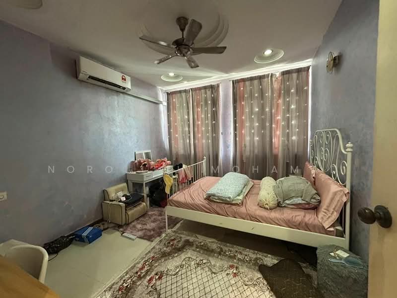 Bungalow for Sale in Subang Bestari (Shah Alam) - NOROLLAH MOHAMAD - Bedroom - PropertyGuru.com.my