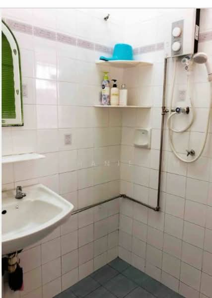 Rumah Flat untuk Disewa di Taman Sri Penawar - Stephanie Lim - Bathroom - PropertyGuru.com.my