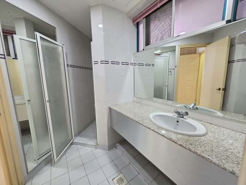 Kondominium untuk Dijual di D' Mayang Condominium - CH Ng - Bathroom - PropertyGuru.com.my