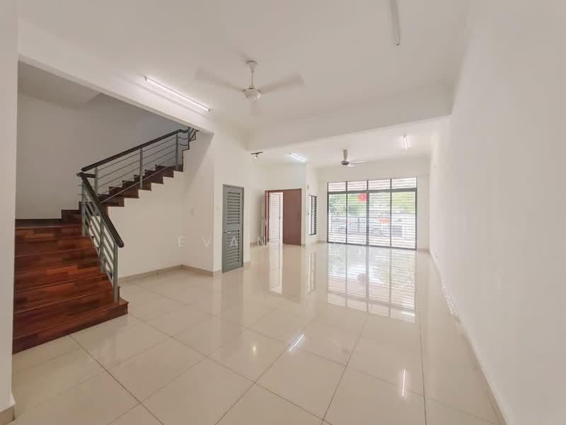 2.5-storey Terraced House for Sale in Bandar Puteri Puchong (Puchong) - Evan Goh - Living Room - PropertyGuru.com.my