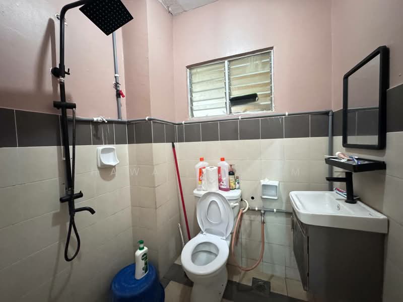 2-storey Terraced House for Sale in Kajang (Selangor) - Hawa Ibrahim - Bathroom - PropertyGuru.com.my