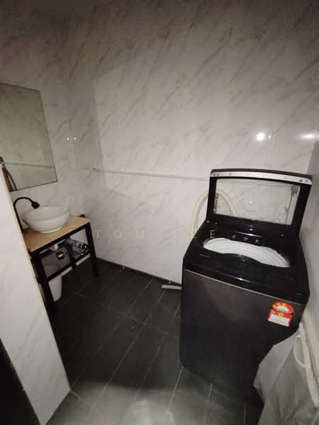 Service Residence for Sale at SOHO @ Empire City - Tom Lee - Bathroom - PropertyGuru.com.my