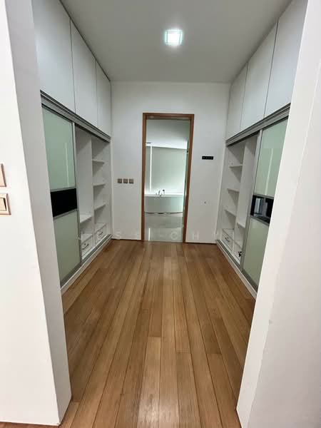 Service Residence for Sale at The Oval - Jess Chyi - Corridor - PropertyGuru.com.my