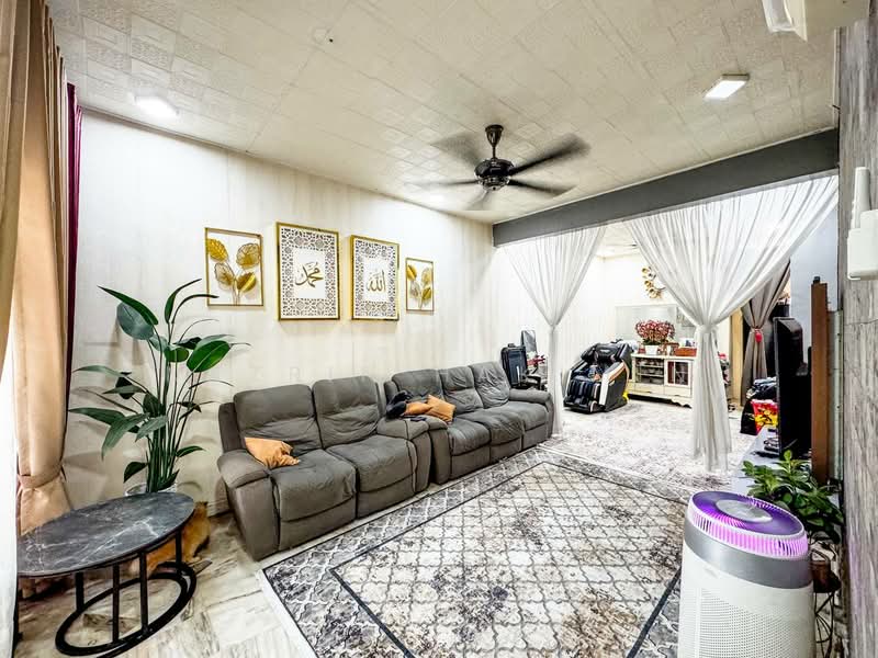 1-storey Terraced House for Sale in Puncak Alam (Selangor) - Nazrin Hakimin - Living Room - PropertyGuru.com.my