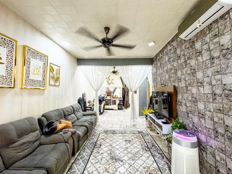 1-storey Terraced House for Sale in Puncak Alam (Selangor) - Nazrin Hakimin - Living Room - PropertyGuru.com.my