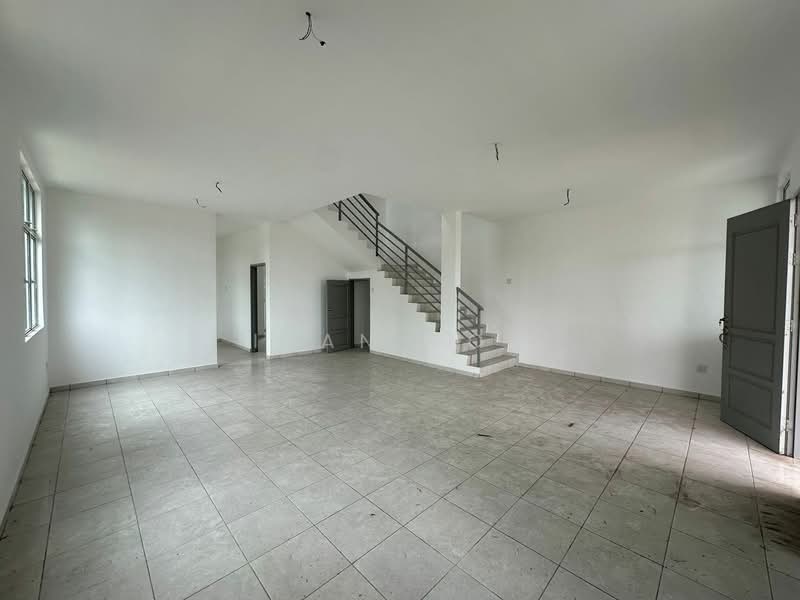 Rumah Teres 2 Tingkat untuk Dijual di Taman Cheng Setia (Cheng) - Ivan Goh - Living Room - PropertyGuru.com.my