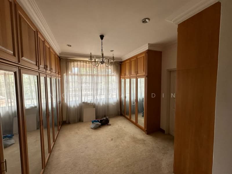 Bungalow for Sale in Sultan Abdul Aziz Shah Golf & Country Club (Shah Alam) - Mohammad Din Majid - Bedroom - PropertyGuru.com.my