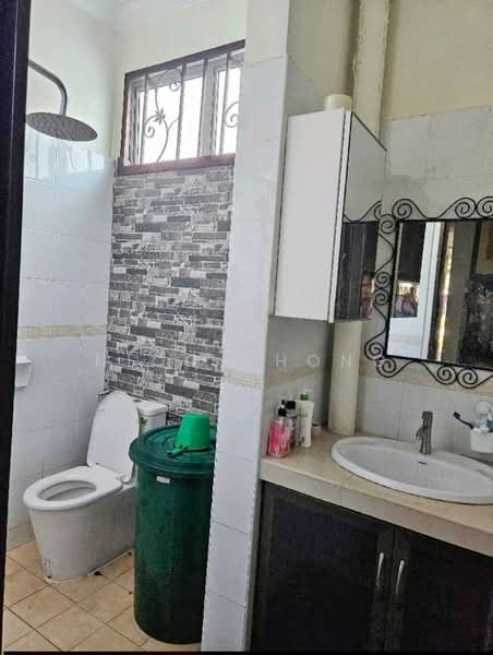 1.5-storey Terraced House for Sale in Taman Daya (Johor Bahru) - Nico Chong - Bathroom - PropertyGuru.com.my