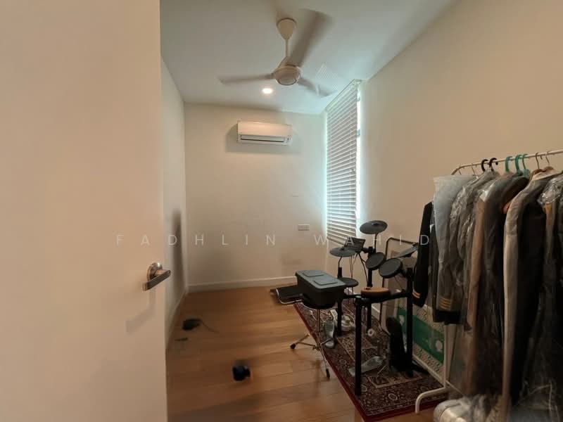 Service Residence for Sale at Vista Alam Serviced Apartment - Fadhlin Wahid - Study - PropertyGuru.com.my