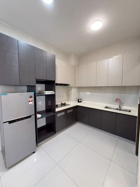 Condominium for Rent at Kings Bay @ Country Garden Danga Bay - Bess Wong - Kitchen - PropertyGuru.com.my