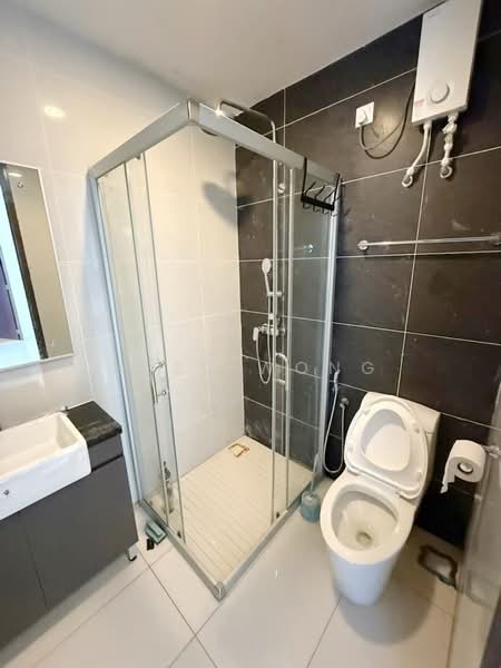 Condominium for Rent at Kings Bay @ Country Garden Danga Bay - Bess Wong - Bathroom - PropertyGuru.com.my