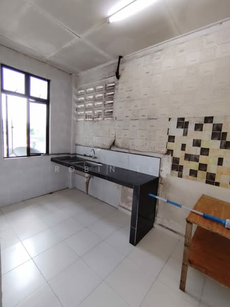 Flat for Sale at Perumahan Rakyat Lima Kedai - Robin Teo - Kitchen - PropertyGuru.com.my