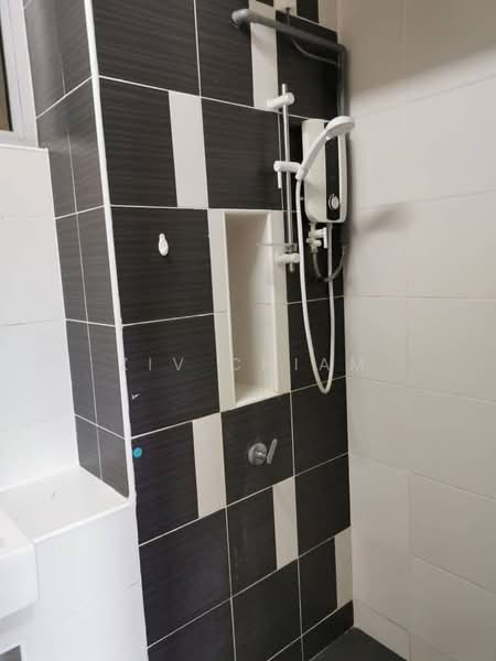 Service Residence for Sale at D'Ambience Residences (Pangsapuri Ikatan Flora) - Ziv Chiam - Bathroom - PropertyGuru.com.my