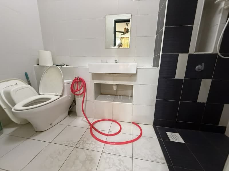Service Residence for Sale at D'Ambience Residences (Pangsapuri Ikatan Flora) - Ziv Chiam - Bathroom - PropertyGuru.com.my