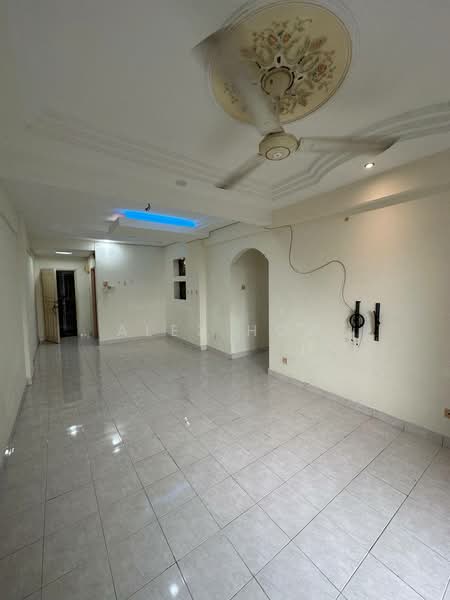 Pangsapuri untuk Disewa di Bayu Puteri 2 - Alex How - Living Room - PropertyGuru.com.my