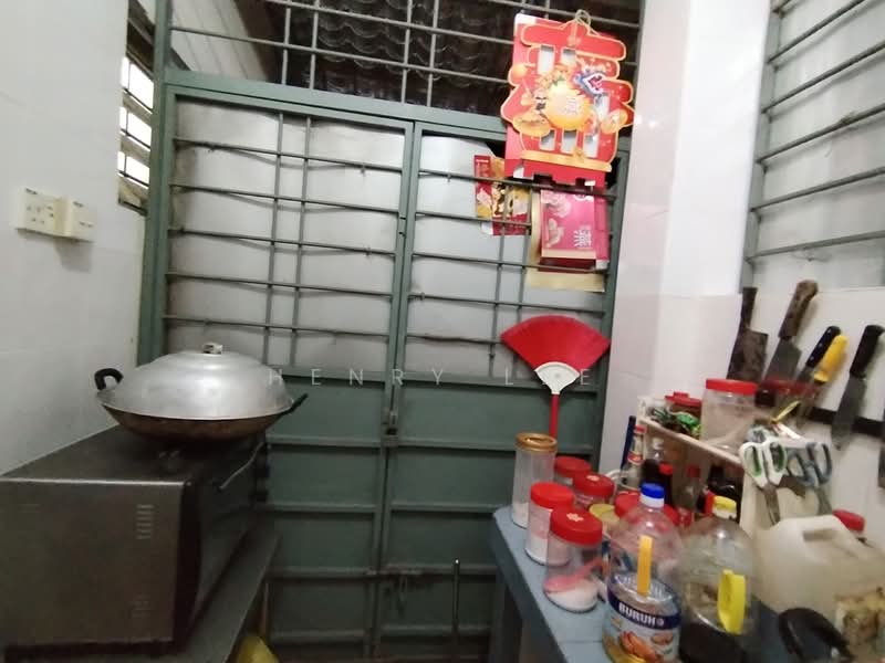 2-storey Terraced House for Sale in TAMAN PUCHONG UTAMA (Puchong) - Henry Lee - Kitchen - PropertyGuru.com.my