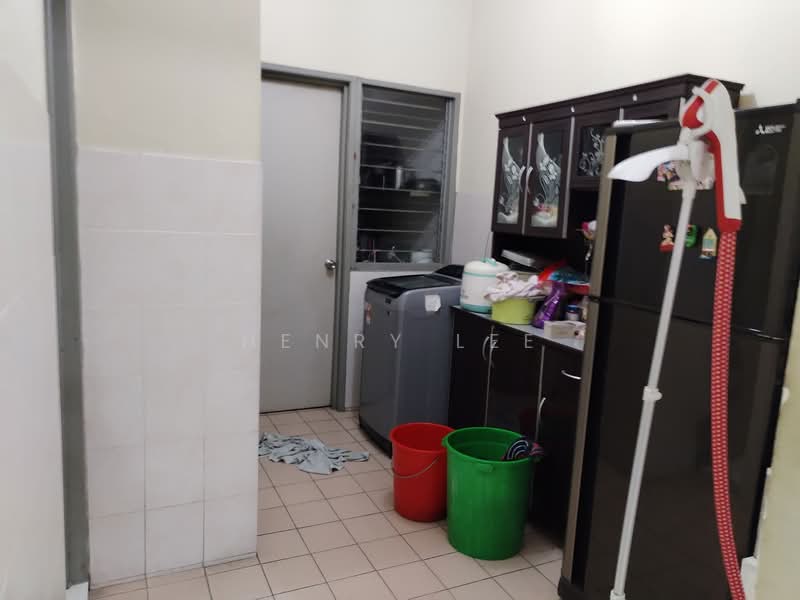 2-storey Terraced House for Sale in TAMAN PUCHONG UTAMA (Puchong) - Henry Lee - Kitchen - PropertyGuru.com.my