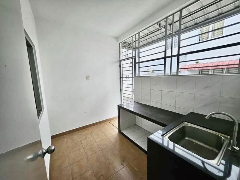 2-storey Terraced House for Sale in Taman Seri Austin (Tebrau) - Betty Ng - Kitchen - PropertyGuru.com.my