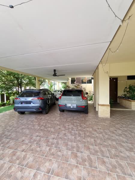 Rumah Banglo untuk Dijual di Bandar Baru Enstek (Bandar Enstek) - Azrul Azwar Muhamad - Car Park - PropertyGuru.com.my