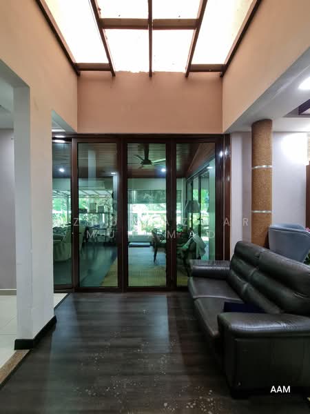 Rumah Banglo untuk Dijual di Bandar Baru Enstek (Bandar Enstek) - Azrul Azwar Muhamad - Living Room - PropertyGuru.com.my