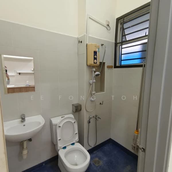 2-storey Terraced House for Sale in Taman Mount Austin (Tebrau) - Ee Fong Toh - Bathroom - PropertyGuru.com.my