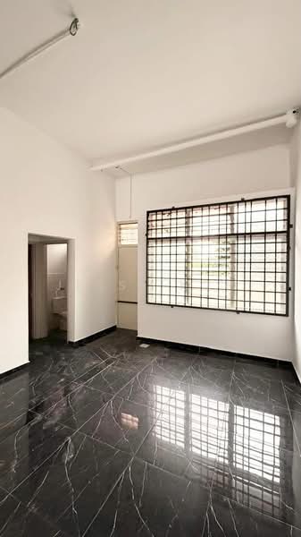 Shop for Rent in Taman Molek (Johor Bahru) - Jessy Koh - Interior - PropertyGuru.com.my