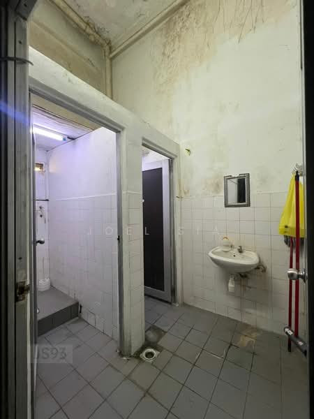 Factory for Rent in Klang (Selangor) - Joel Sia - Bathroom - PropertyGuru.com.my