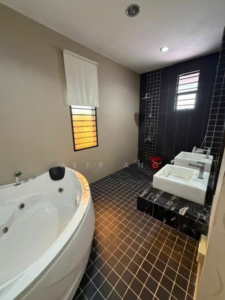 Rumah Berkembar untuk Dijual di Taman Perling (Perling) - Jeff Ang - Bathroom - PropertyGuru.com.my