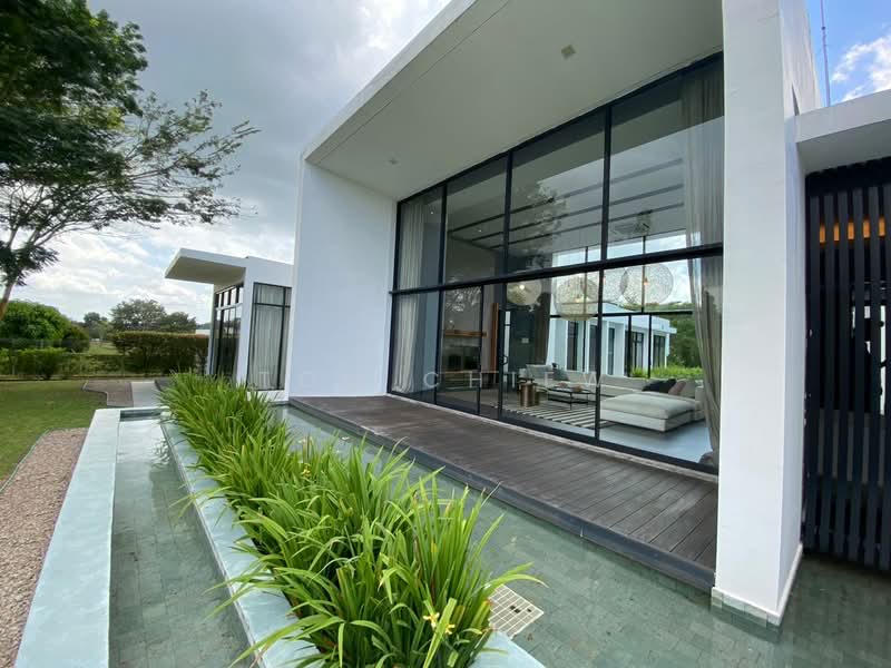 Bungalow for Sale in Leisure Farm (Gelang Patah) - Tom Chiew - Living Room - PropertyGuru.com.my