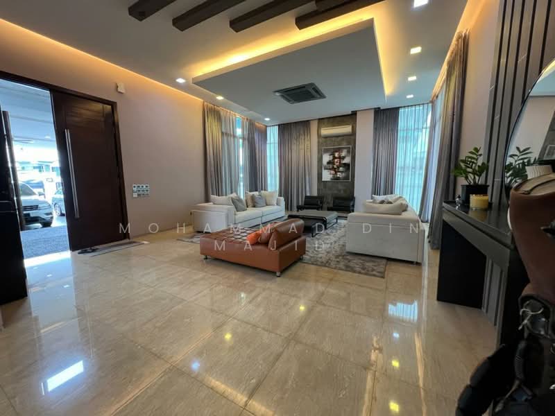 Rumah Banglo untuk Dijual di Seksyen 7 (Shah Alam) - Mohammad Din Majid - Living Room - PropertyGuru.com.my